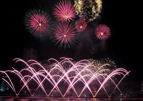 Concurso internacional de Pirotecnia Da Nang 2013, fiesta de sonidos y luces